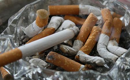 Palenie jako jeden z czynników powstawania nowotworów.
