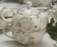 Siła herbaty w delikatnej porcelanie
