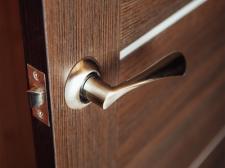 Drzwi dębowe - co czyni je wciąż popularnymi?