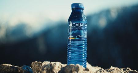 Góry, morze czy Mazury - warto się nawadniać wodą Alcalia