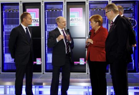 Friedhelm Loh (po prawej) wita kanclerz Angelę Merkel oraz premiera Donalda Tuska