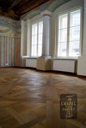 We wnętrzach kamienicy zamontowano m.in. kasetony podłogowe Versailles.