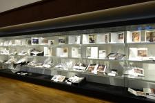 Szkło antyrefleksyjne Guardian Clarity™ pozwala zwiedzającym muzea skupić się na eksponatach