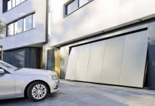 Segmentowa czy uchylna? Wybieramy dobrą bramę garażową do domu Segmentowa czy uchylna? Wybieramy dobrą bramę garażową do domu