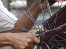 Jak naprawić scentrowane koło w rowerze