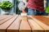 Jak odnowić drewniane meble ogrodowe?