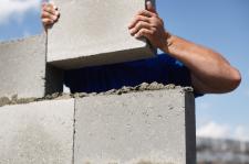 Bloczek fundamentowy – sposób na przyśpieszenie prac na budowie