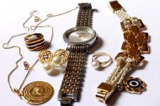 O czym pamiętać wybierając biżuterię na prezent dla kobiety