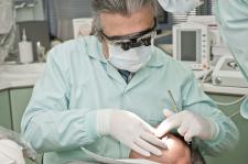 Jak stomatolog usuwa kamień?
