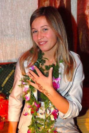 Storczyki na szyi, ręka pomalowana henną - to tylko część atrakcji konferencji