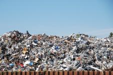 Coraz więcej odpadów. Śmieci produkowane przez Polaków ważą tyle co prawie 35 tysięcy Pendolino