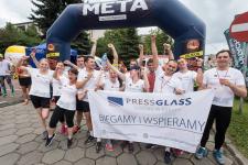 Pracownicy PRESS GLASS pobiegli dla radomszczańskiej „Koniczynki”