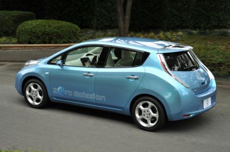 Nissan prezentuje model Leaf – pierwszy na świecie samochód elektryczny