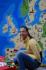 Tegoroczna maturzystka Patrycja podczas malowania mapy Europy