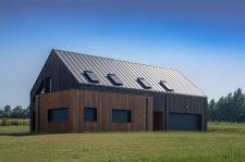 Czym najlepiej pokryć dom stylizowany na nowoczesną stodołę?