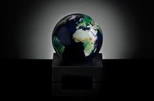 Globus z mapą satelitarną