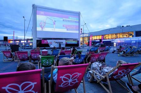 Letnie kino samochodowe czeka na miłośników filmów w Gliwicach