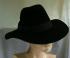 Jeden z modeli kapeluszy z najnowszej kolekcji Pierre Cardin.