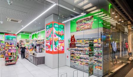 Oświetlenie Lena Lighting w sklepach Żabka_materiały prasowe