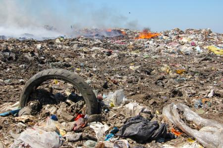 Nowym prawem w płonące odpady - EcoMS