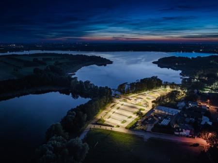 Oświetlenie Lena Lighting w Kamper Parku w Osłoninie