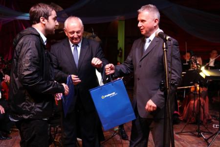 Zwycięzcy konkursu odebrali nagrody z rąk Prezesa Zarządu Polbruk S.A. oraz Burmistrza Ciechocinka F