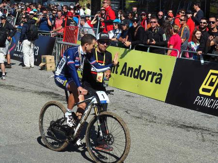 Julien Absalon i BMC fourstroke 02 XTR Di2 01 (mat. pras.)