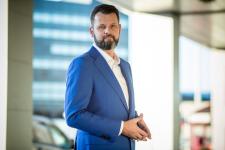 Zmęczeni, zestresowani z nosem w ekranach – jak to się dla nas skończy?