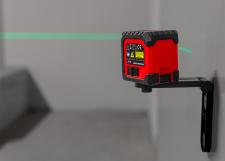 Pomiar bez pudła – laser krzyżowy i dalmierz w pracy montera