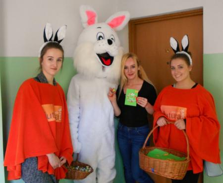 Wielkanocny Królik Futura Parku odwiedza mieszkańców Wrocławia do 20 marca