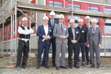 Panattoni Europe świętuje zawieszenie wiechy nad nowym centrum logistycznym dla Bergfreunde.de