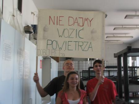 Manifestacja ekologiczna w Zespole Szkół Chemicznych w Poznaniu