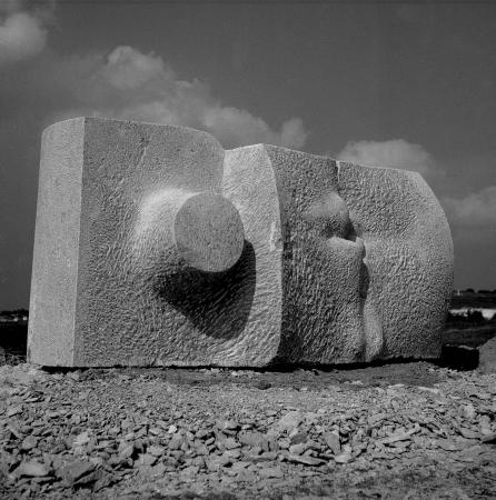 Kompozycja, 1969, piaskowiec wapienny, wym. 175x325x185 cm, St. Margarethen (Austria)