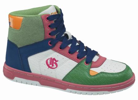 Daleki kuzyn tradycyjnych trampek – kolorowy sneaker nawiązujący do lat osiemdziesiątych.