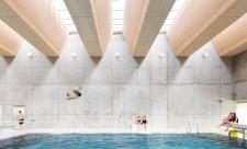 Świetliki modułowe VELUX Commercial w pływalniach