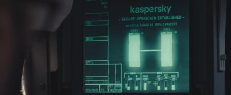 Kadr z filmu z widocznymi systemami bezpieczeństwa firmy Kaspersky