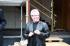 Daniel Libeskind przygotowuje sie do wbicia swojego gwoździa