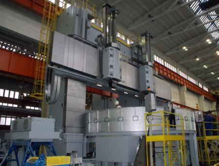 Obrabiarka typu KDC 630/700 NM waży ponad 400 ton.