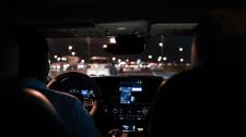 Wskazówki Trenerjazdy.pl: jak bezpiecznie jeździć samochodem w nocy