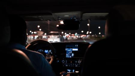 Bezpieczna jazda samochodem w nocy