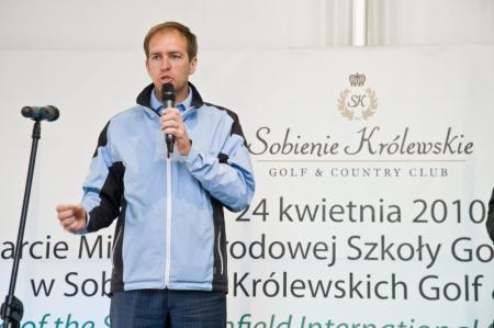 Scott Cranfield prezentuje swoją szkołę w Sobieniach Królewskich