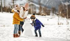 Bezpieczeństwo dziecka podczas ferii zimowych – kilka cennych wskazówek dla rodzica