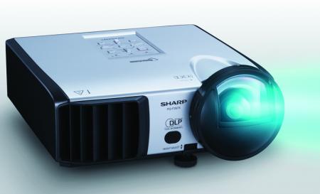 Jeden z najnowszych projektorów Sharp - PG-F267X