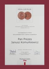 Prezes Związku Polskie Okna i Drzwi - Janusz Komurkiewicz - nagrodzony Honorowym Medalem Europejski