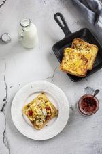 PRZEPIS: Francuskie tosty z jajecznicą i Bruschetta pomidory + zioła OLE!