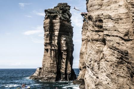 Red Bull Cliff Diving- fot. Paulo Calisto/ Red Bull Content Pool