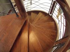 Które schody dla Twojego domu – metalowe czy drewniane?