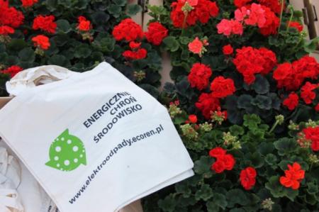 Uczestnicy akcji w zamian za elektroodpady otrzymywali sadzonki roślin i ekologiczne torby
