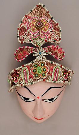 Maska teatralna ćhau - Radha, Indie 1976 (wł. Muzeum Azji i Pacyfiku W-wa)