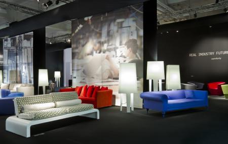 Wystawa Real Industry Future Classisc Comforty podczas Salone del Mobile 2011
